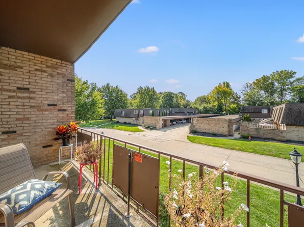 Heatherstone Apartments, 6400 Center St, Mentor, OH 44060