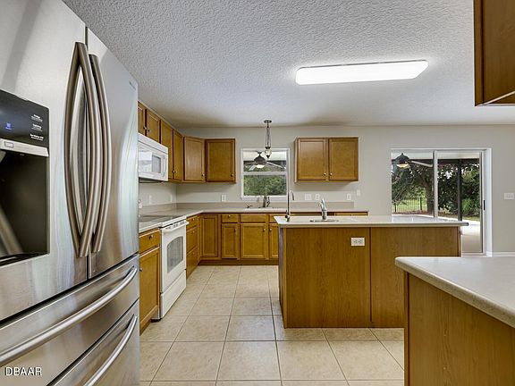 3rd image of 3828 Sunset Cove Dr