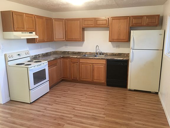 3rd image of 2 White Oak Ct