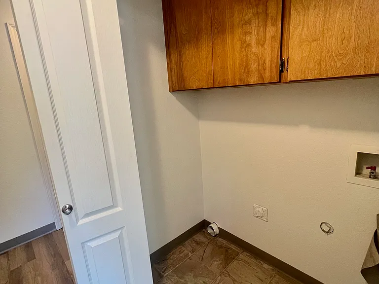 3151 Forest Hills Dr #6 — Photo 8