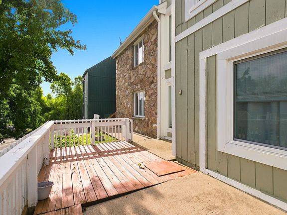 5th image of 200 Raintree Dr