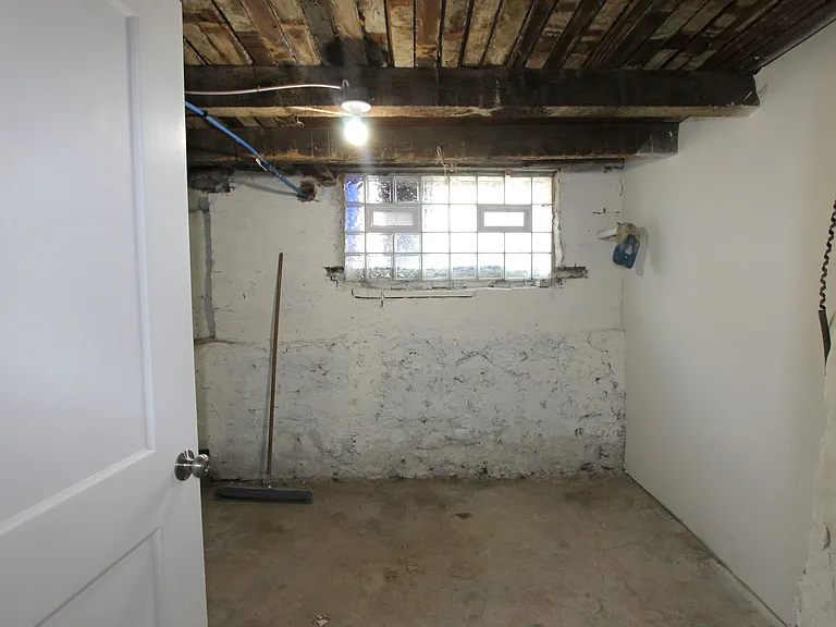 103 E Coulter St — Photo 41