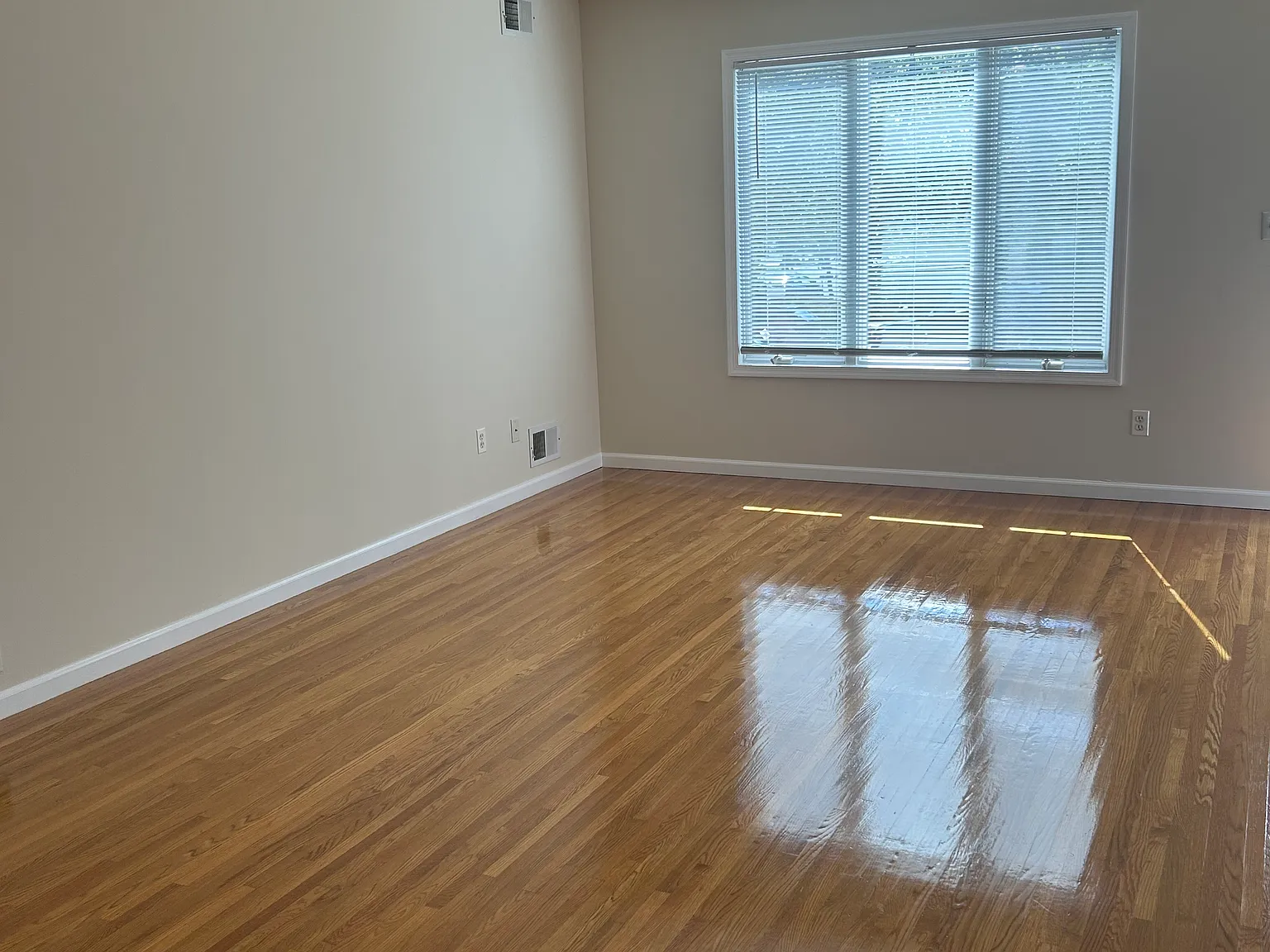 3 bed, 2.5 bath, 600 sqft, $3,300 — Photo 3