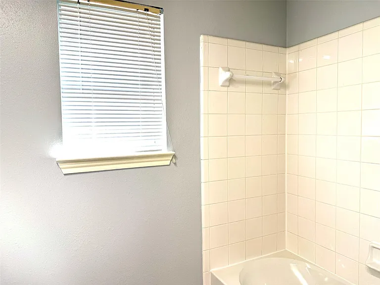 6826 Chester Oak Dr — Photo 18