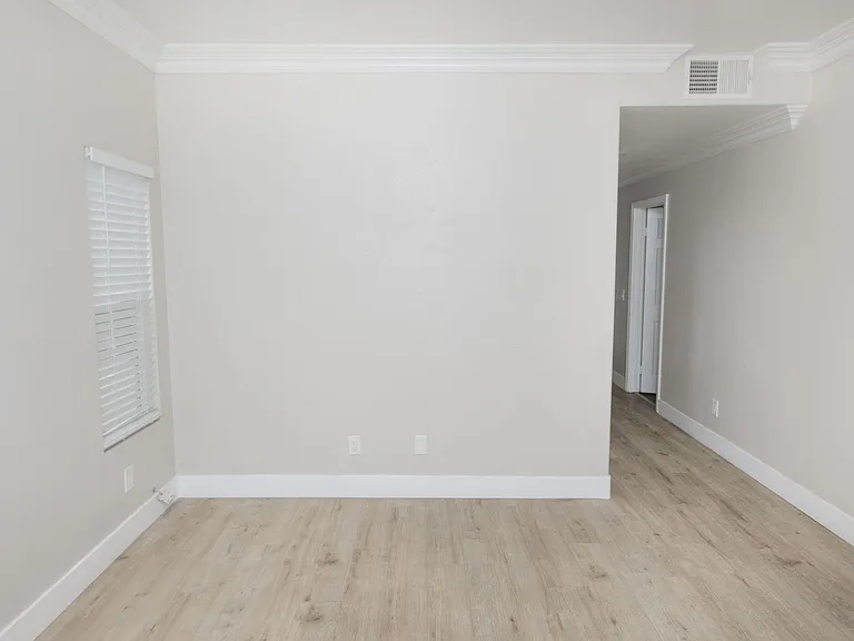 511 Stork St — Photo 35