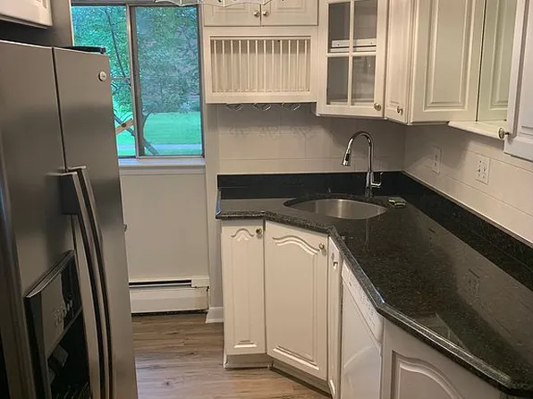 86 Bishop Dr, Framingham, MA 01702