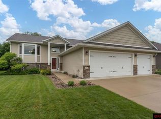 156 Foxfire Dr, Mankato, MN 56001