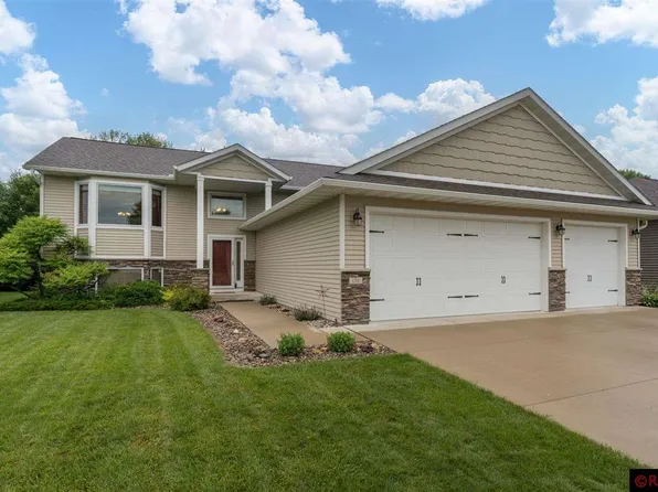 156 Foxfire Dr, Mankato, MN 56001