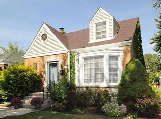 1925 Keeney St, Evanston, IL 60202