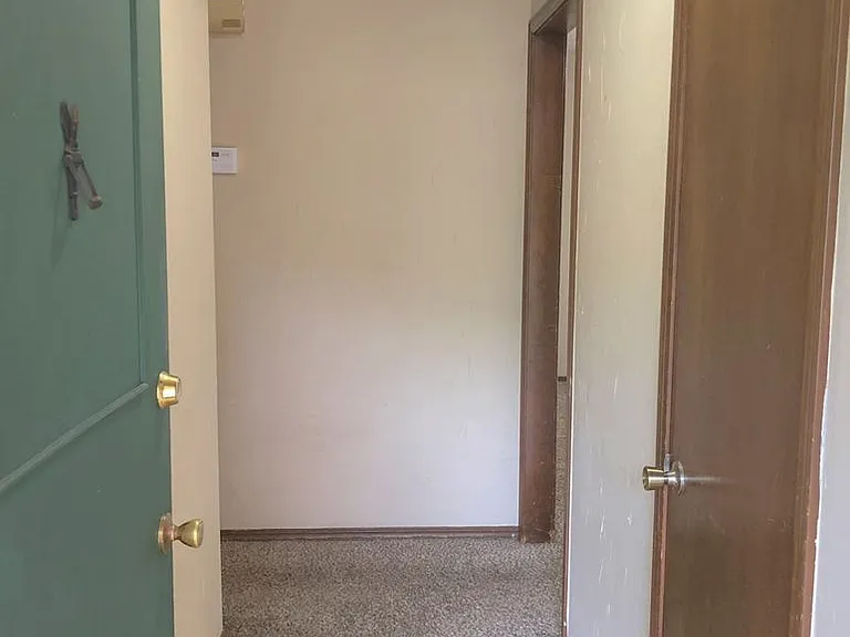 720 Robin Hill Rd — Photo 3