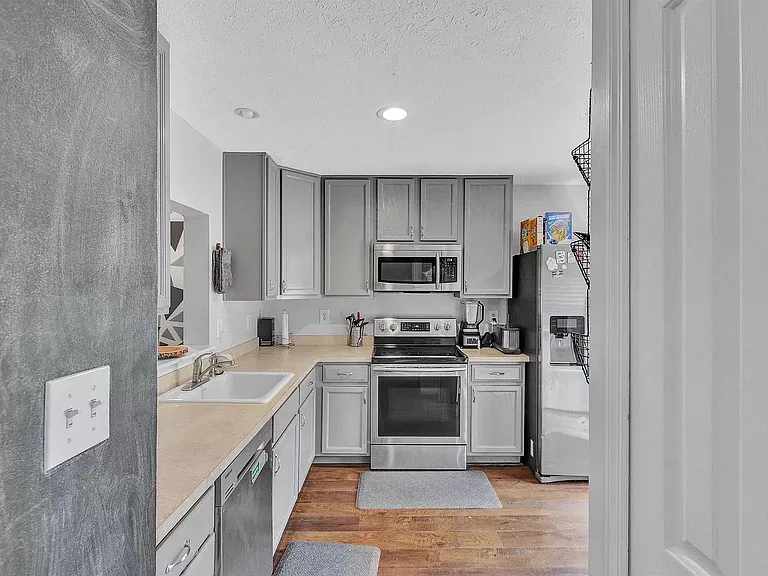 532 Imperial Sq — Photo 4