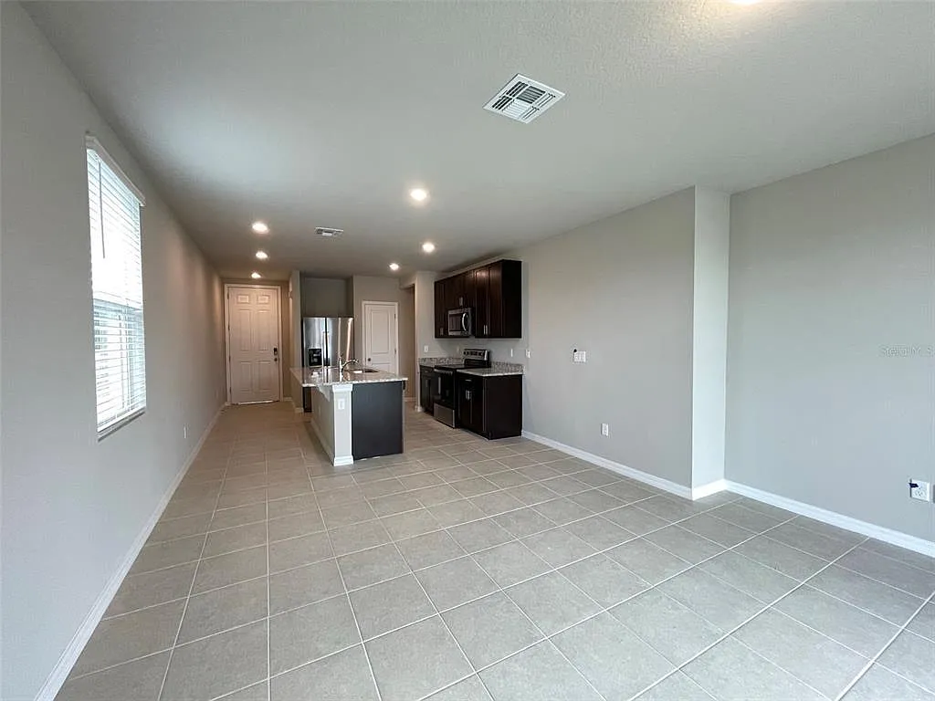 3 bed, 2.0 bath, 1269 sqft, $2,200 — Photo 4