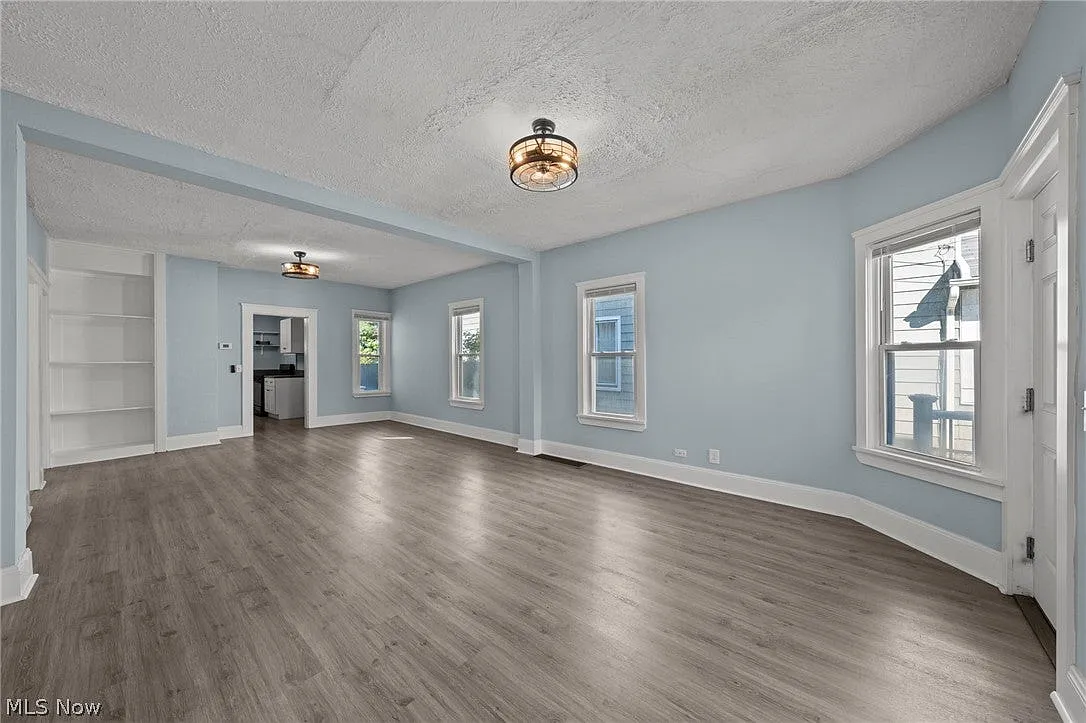 2 bed, 972 sqft, $1,600 — Photo 4
