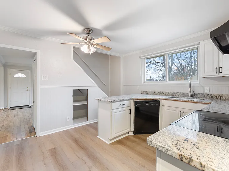 3010 Hessel Ave — Photo 12