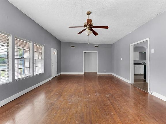 4th image of 1305 Brentwood Dr