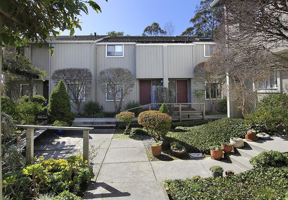 1st image of 21137 E Cliff Dr