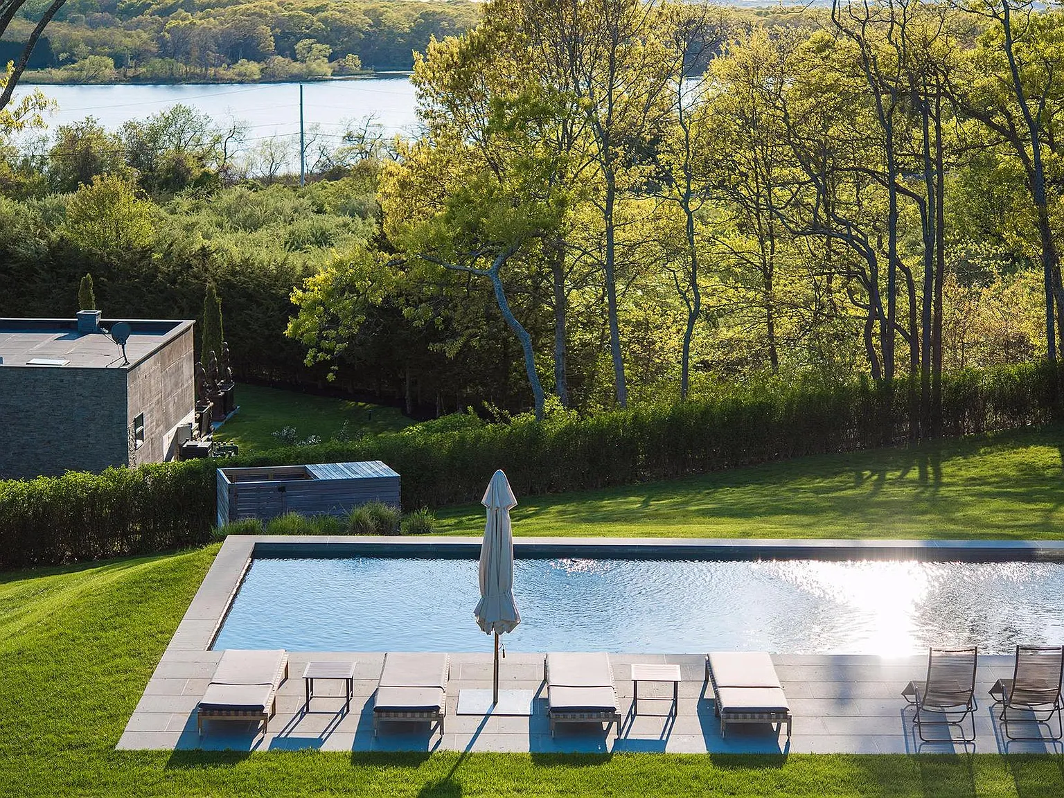 Breathtaking Panoramic Vineyard To Water Views Sagaponack Village — Photo 3