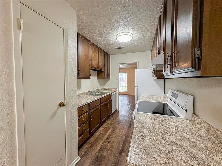 505A Phoenix Dr — Photo 3