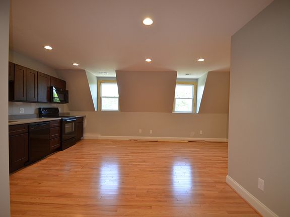 4th image of 323 E University Pkwy #C