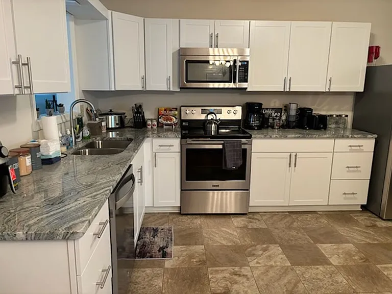636 Hammond Dr — Photo 7