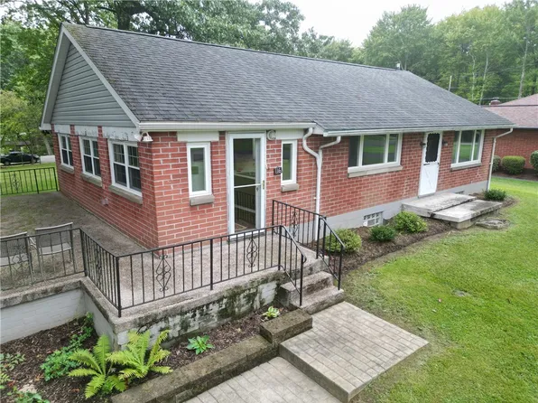 116 N Breezewood Dr, Butler, PA 16001