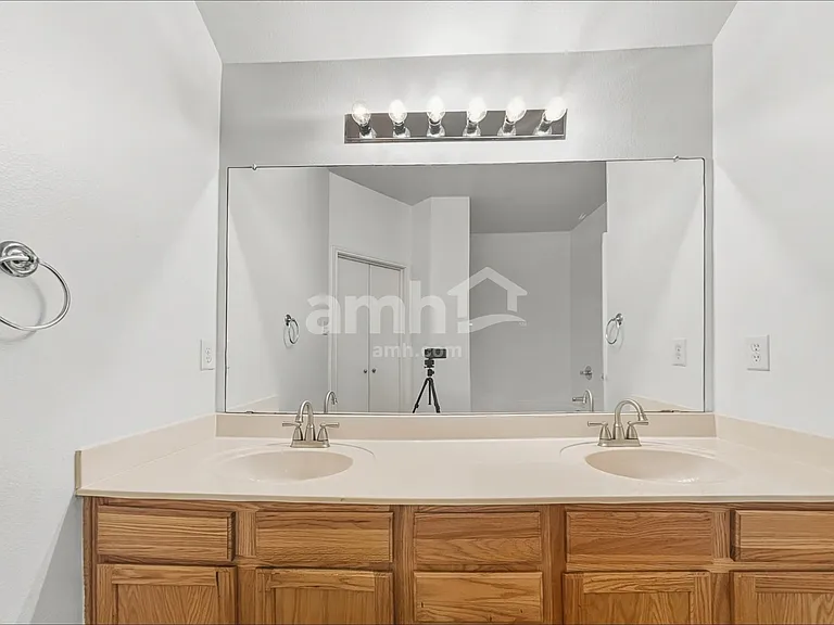 4000 Hidden Meadow Ct — Photo 13