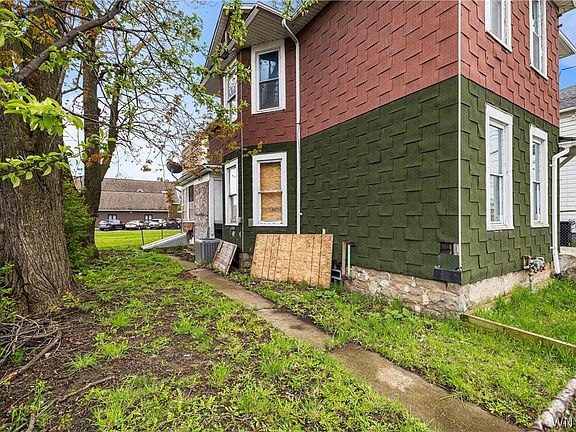 4th image of 919 Cedar Ave