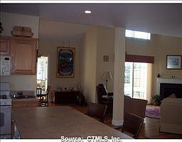 4th image of 71 Hunt Glen Dr