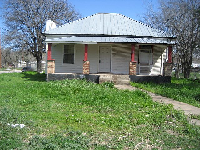 1st image of 228 W Barnett St