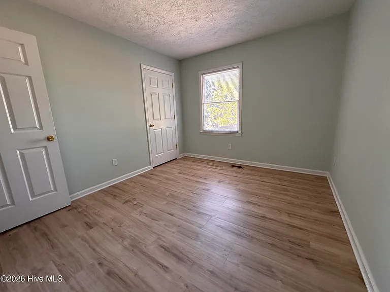 407 Hickory St #UP — Photo 8