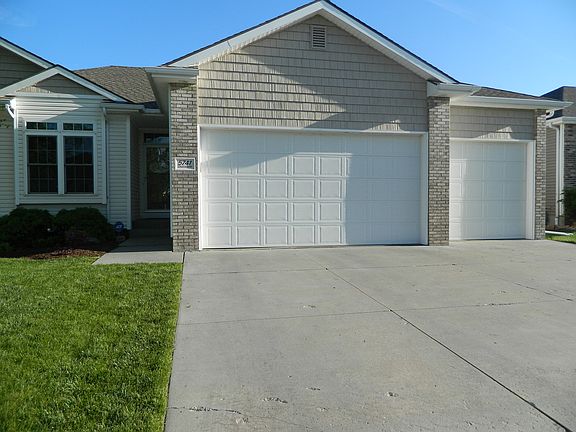 3rd image of 5741 Chatsworth Ln