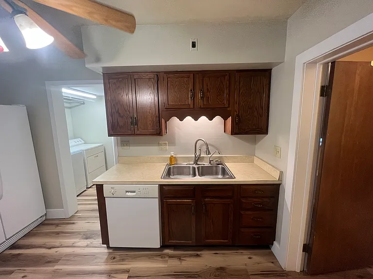 205 E Berry St — Photo 6