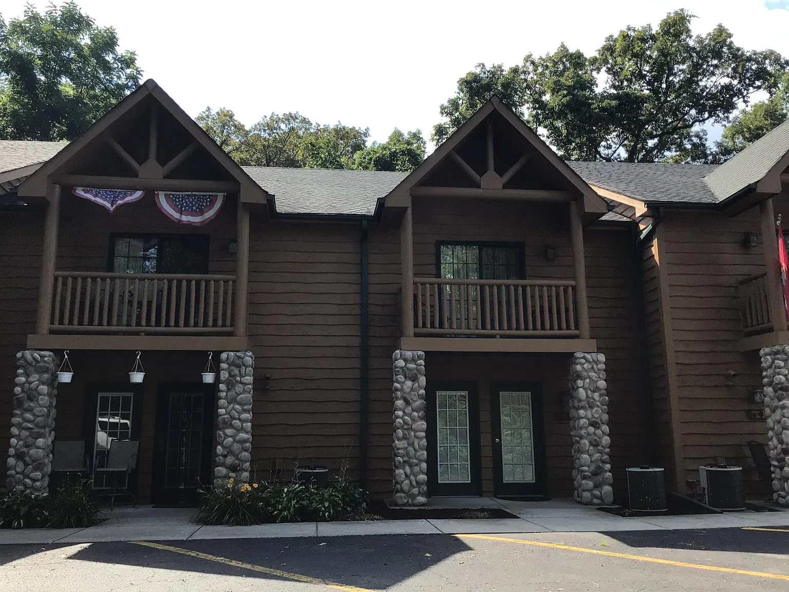 2 bed, 1800 sqft, $1,500 — Photo 1