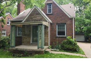 20697 Washtenaw St, Harper Woods, MI 48225