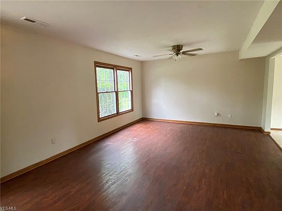 4th image of 170 Plymouth Dr