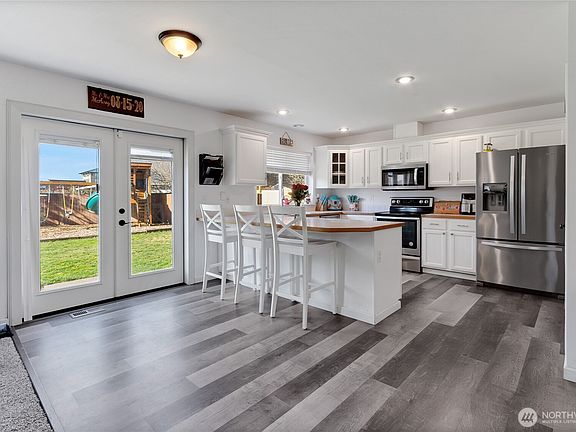 4th image of 18826 103rd Avenue E