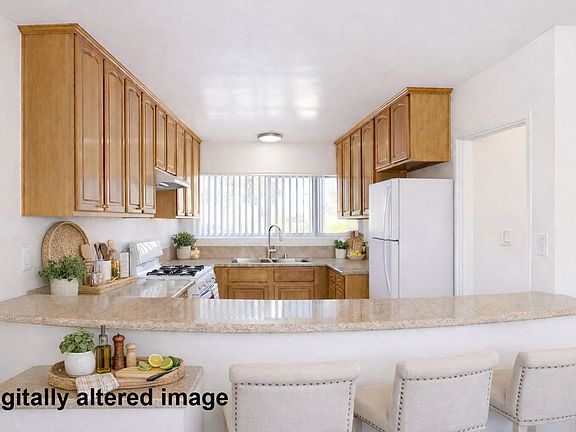 2nd image of 15425 Vanowen St #29