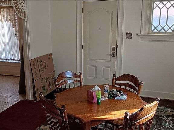 3rd image of 515 S Garland Ave