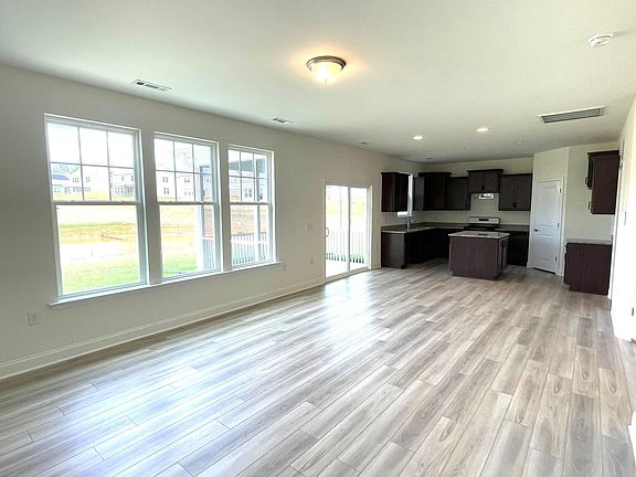 4th image of 817 Heartpine Dr