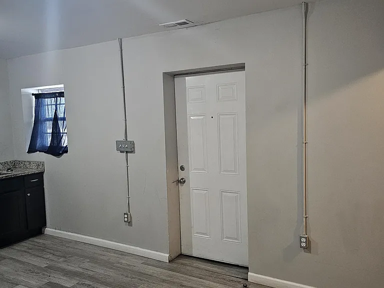 258 The Blvd #C — Photo 4