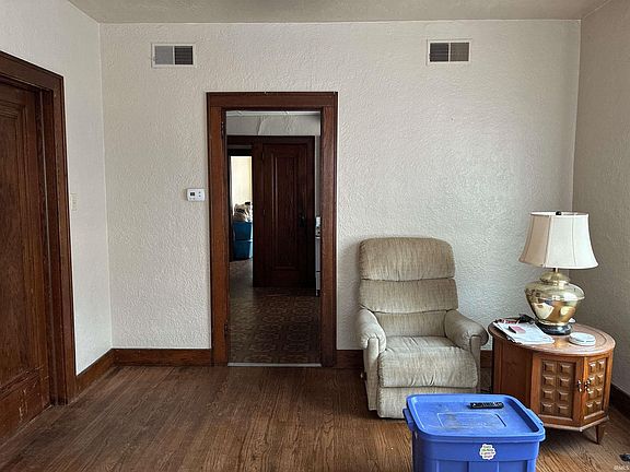 5th image of 1518 Lincoln Way W