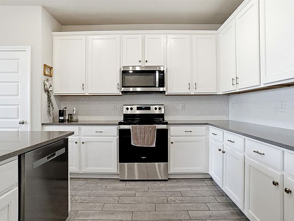 3rd image of 961 Billups Dr