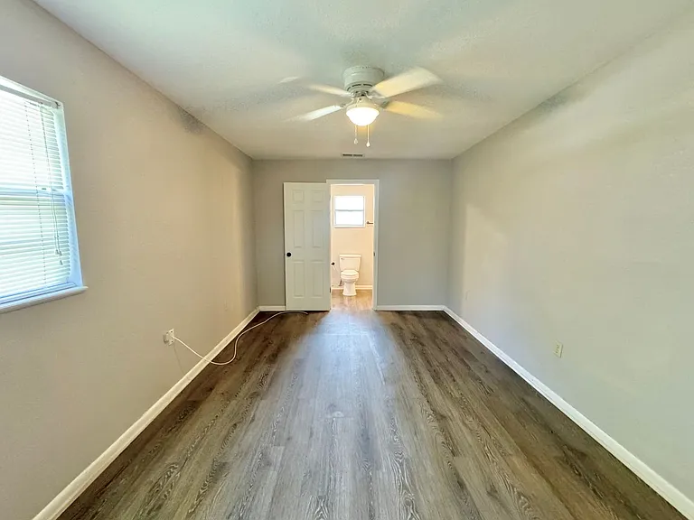 311 Avenue B SE — Photo 12
