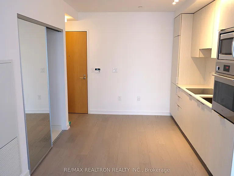 11 Wellesley St W #613 — Photo 6