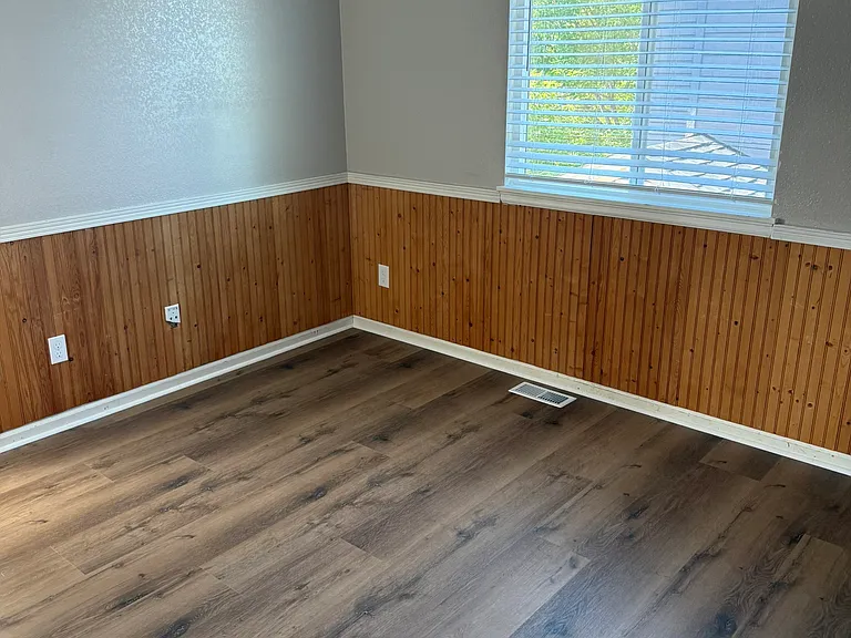 429 Simmons Ct — Photo 8