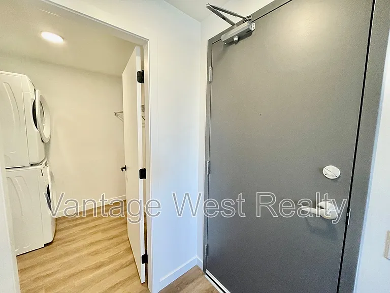 615 Rutland Rd N #401 — Photo 12