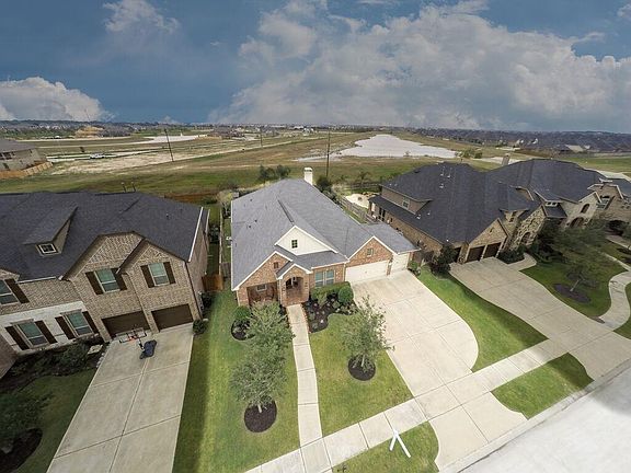 2nd image of 27511 Blinkwood Park