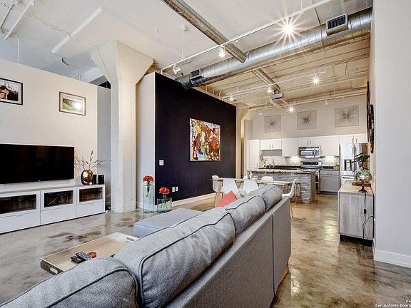2nd image of 1401 S Flores St APT 202