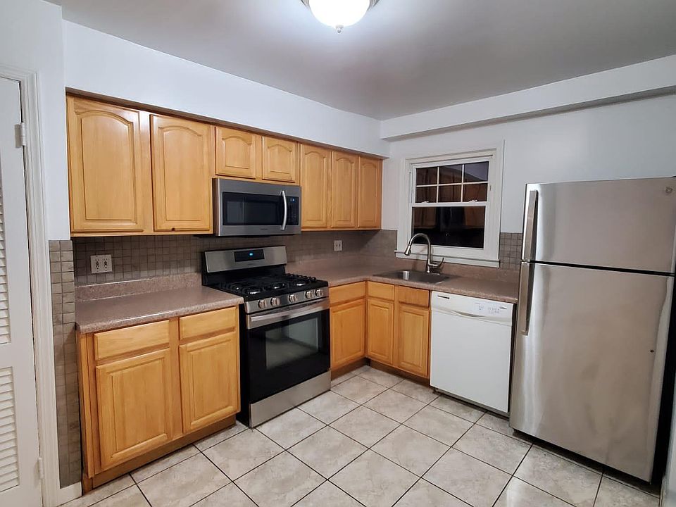 1st image of 151 Bennett Ave #1