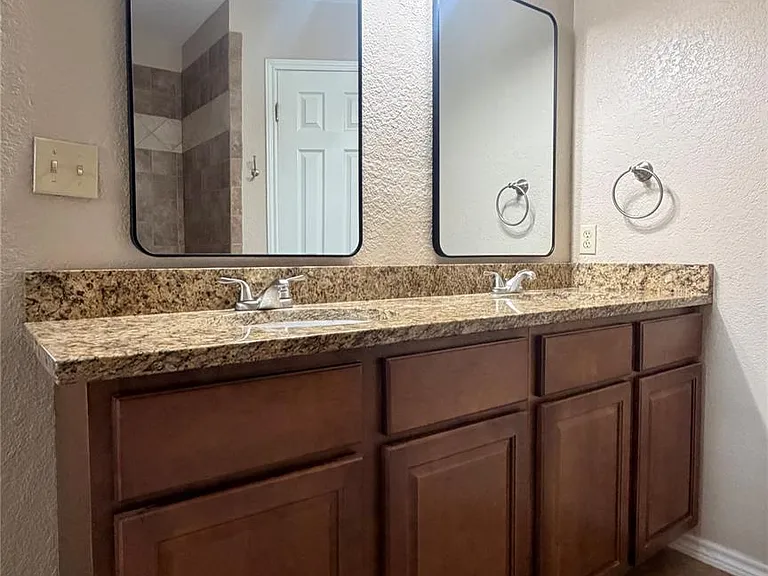 812 Primrose Ln — Photo 8